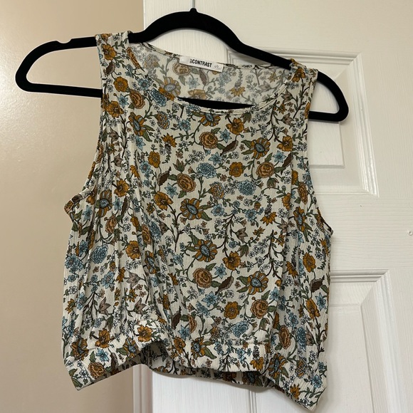 Self Contrast Floral Top - Picture 3 of 4